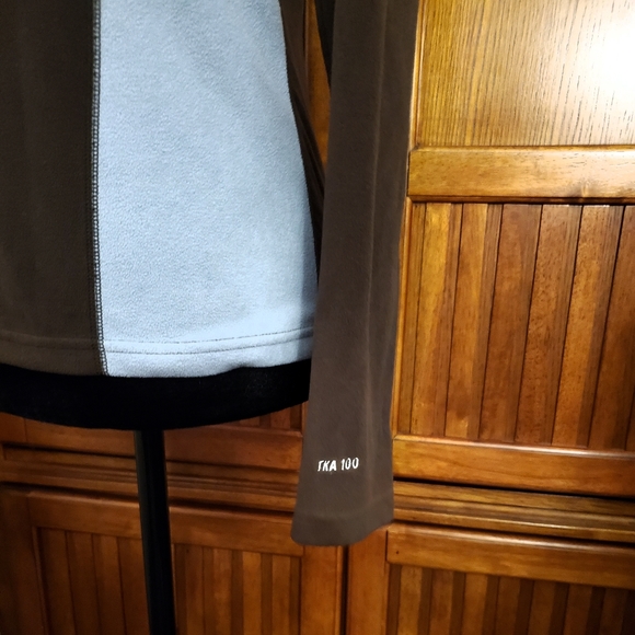 💙The Northface 1/4 Zip Pull over sweater. - Picture 4 of 6